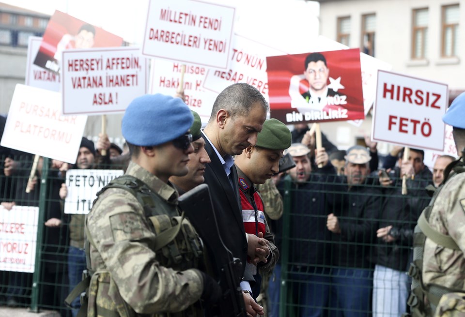 Şehit Ömer Halisdemir davası öncesinde sanıklara protesto - 4