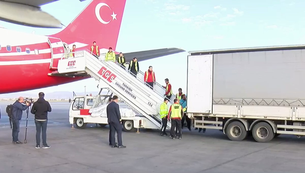 Türkiye'den Gazze'ye yardım eli: Cumhurbaşkanlığı uçağı ile Mısır'a tıbbi malzeme götürülecek Türkiye'den Gazze'ye yardım eli: Cumhurbaşkanlığı uçağı ile Mısır'a tıbbi malzeme götürülecek
