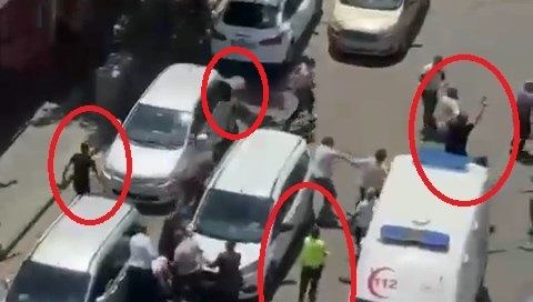 Husumetli aileler arasında bıçaklı kavga