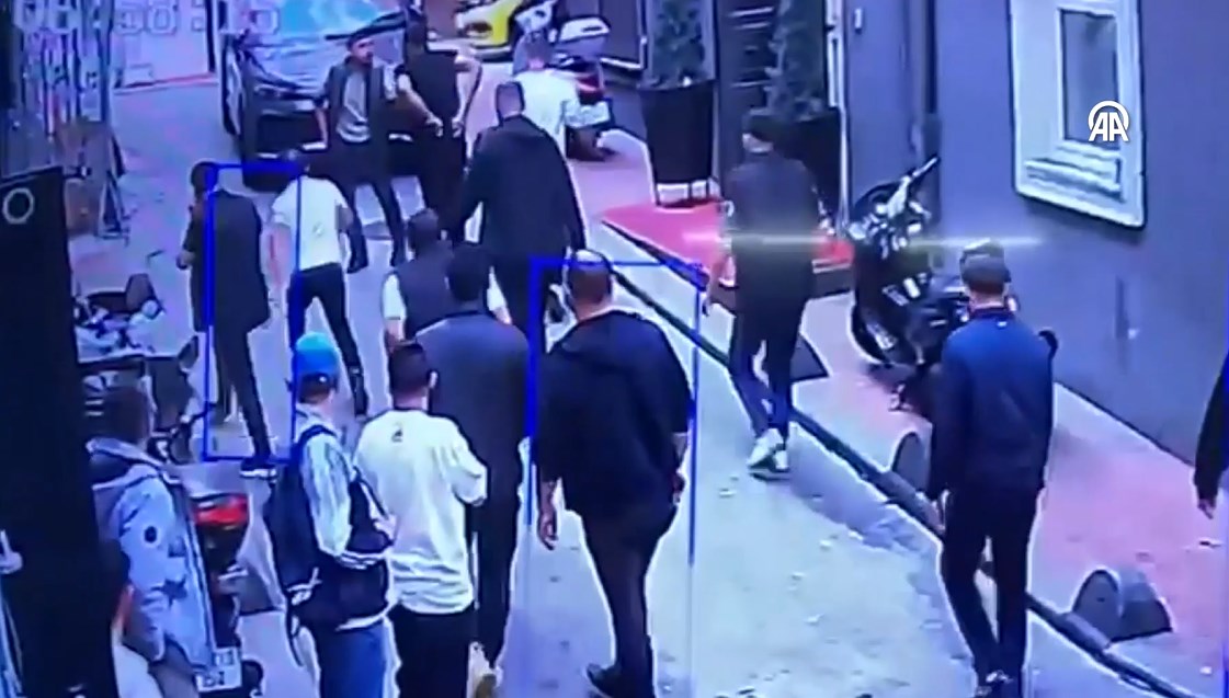 Beyoğlu'nda beyzbol sopalı hesap kavgası