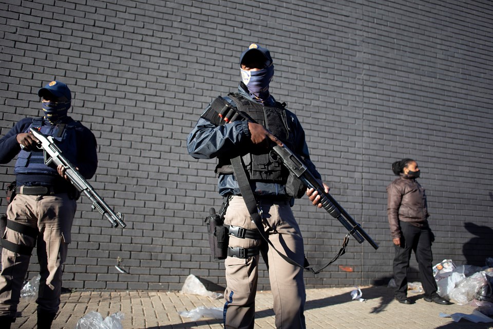 Güney Afrika’daki protestolarda can kaybı 72’ye yükseldi - 1