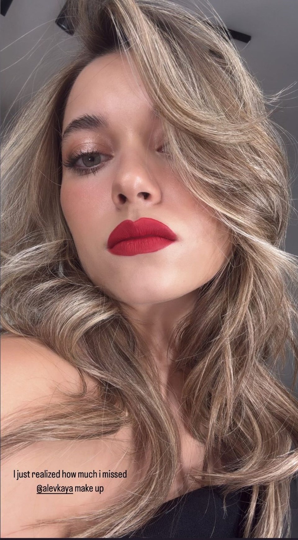 Afra Saraçoğlu'ndan set pozu - 2