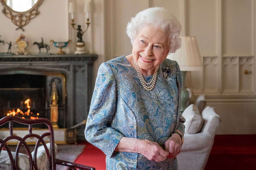 96 yaşına giren Kraliçe Elizabeth bastonu attı - 8