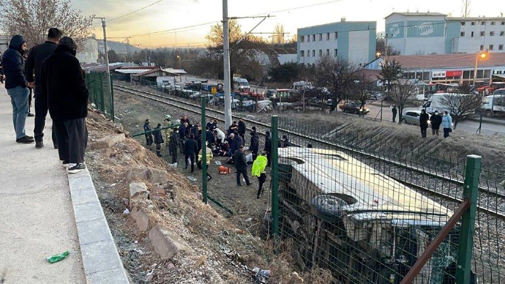 Kırıkkale'de işçi servisi devrildi: 15 yaralı - 5