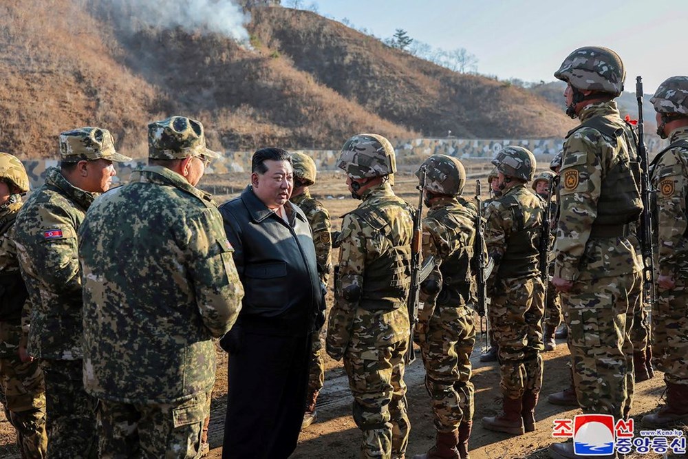 Kim Jong Un sava� haz�rl���nda: Sald�r� tatbikatlar�na kat�ld�