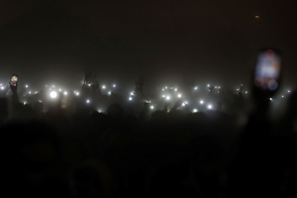 Depremzedeler 6 Şubat'ın yıl dönümünde geceyi sokaklarda geçirdi - 4