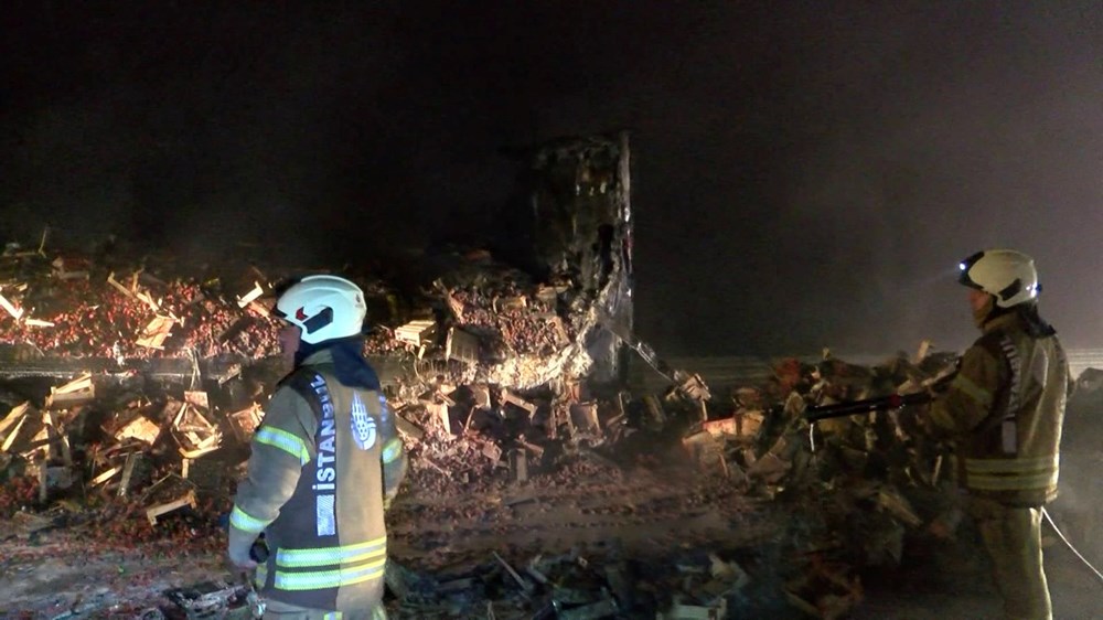 Alevler İçinde Kaybolan Tatlı Yük: Çilek TIR'ı Küllerinden Doğabilecek mi? 72 q8qZTlcZO0WojR z7yq 9g