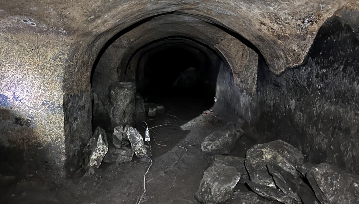 Ayasofya'nın yeraltı gizemleri: Tüneller, üç odalı mezar, taş borular... Tam bir kilometre uzunluğunda