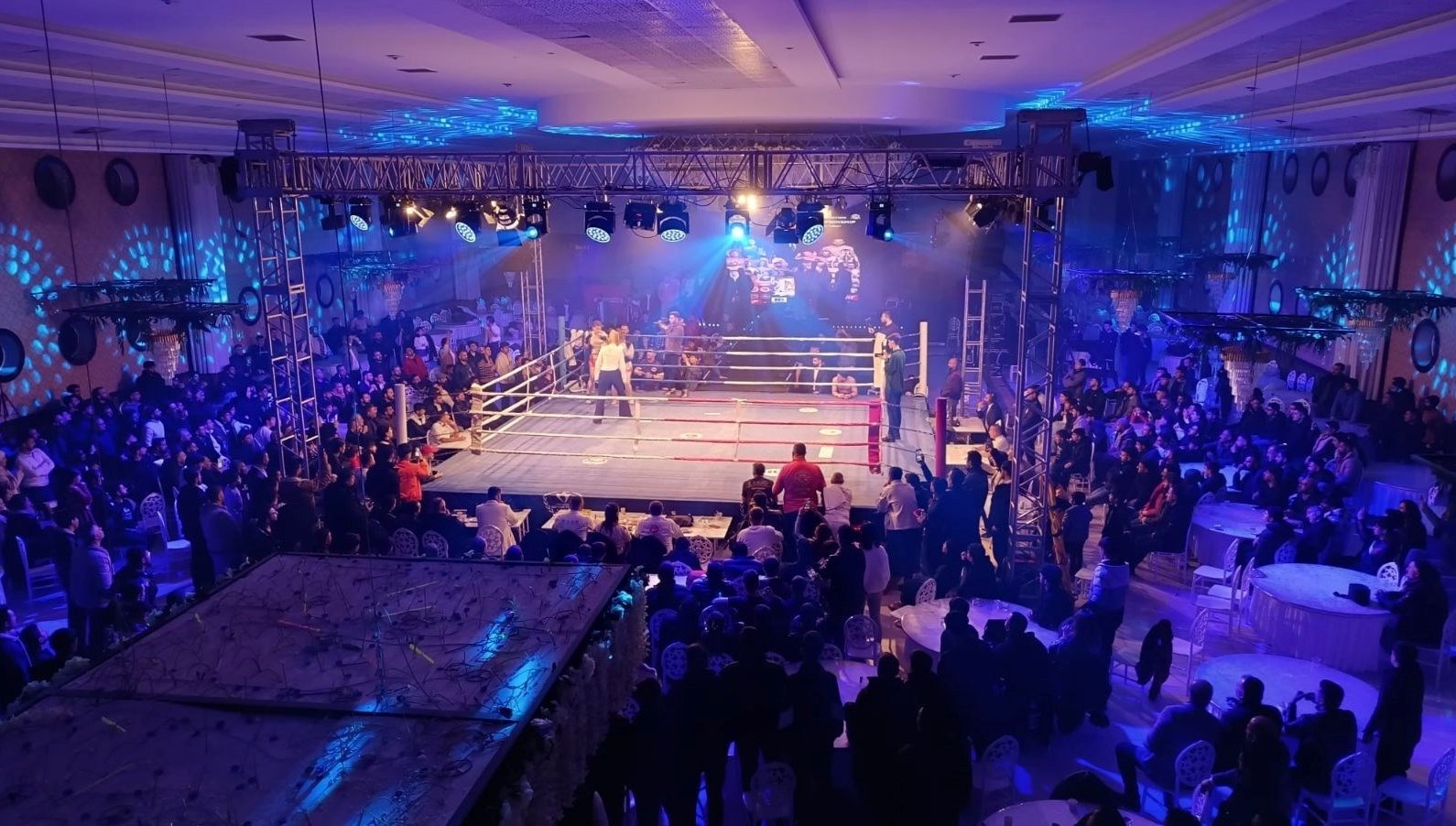 Düğün salonunda kick boks müsabakası! Farklı ülkelerden 20 sporcu katıldı