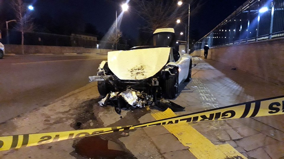 Çankaya Köşkü önünde trafik kazası: 1 ölü (Lüks aracın şoförü kayıp) - 2