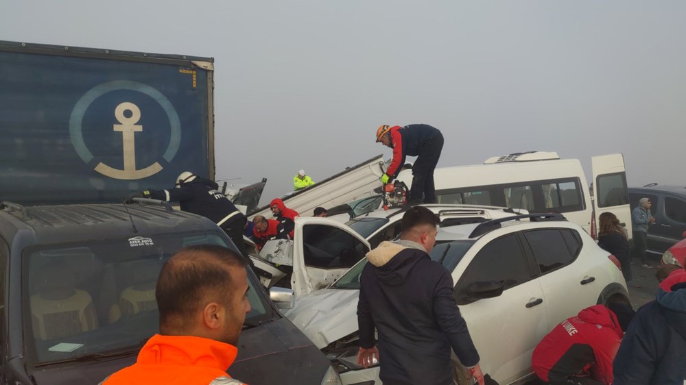 Van'da 30 araçlık zincirleme trafik kazası: 2 ölü - 3