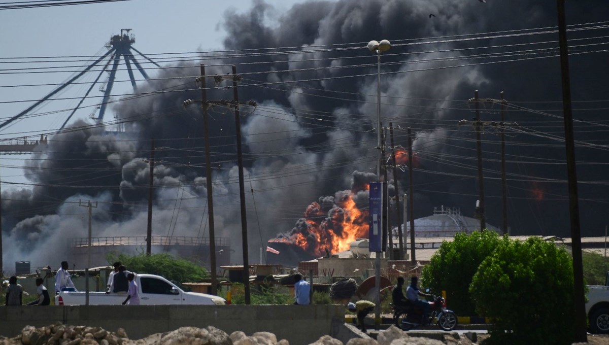Port Sudan'da patlamalar