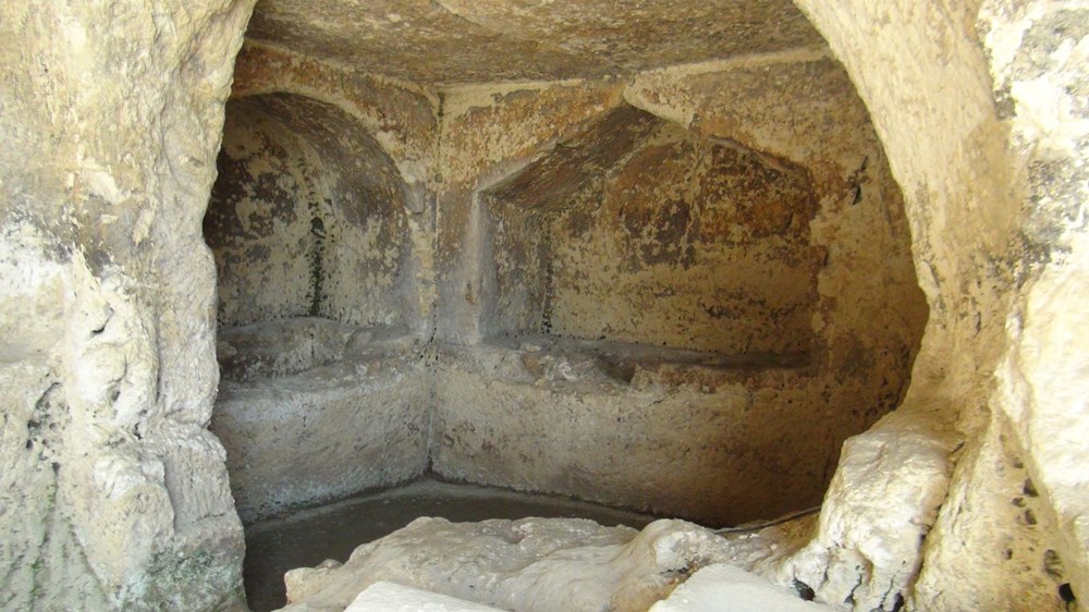 Şanlıurfa’da 2 bin yıllık tarihi kaya mezarları ziyarete açıldı - 9