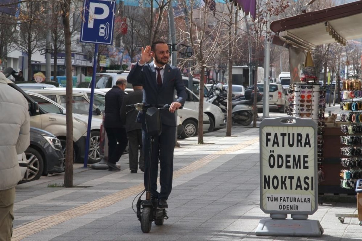 Bağımsız adaydan scooterla seçim çalışması