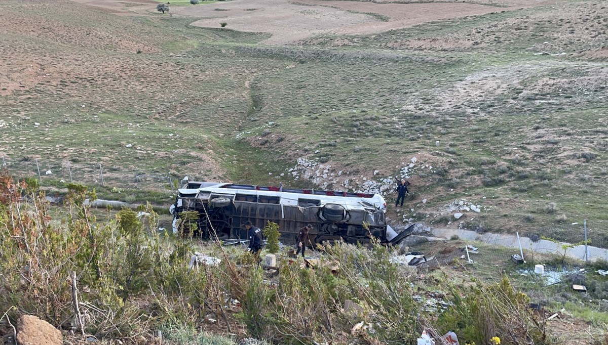 Niğde'de öğrencileri taşıyan otobüs devrildi: 2 kişi öldü, 5'i ağır 42 yaralı