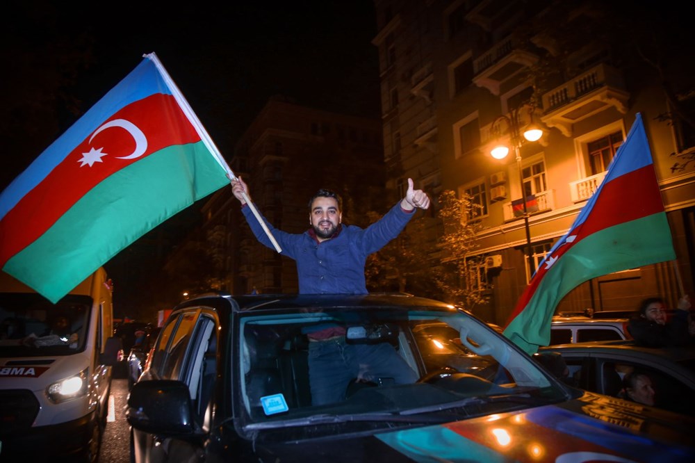 Azerbaycanlılar, Dağlık Karabağ'da varılan anlaşmayı coşkuyla kutluyor - 28