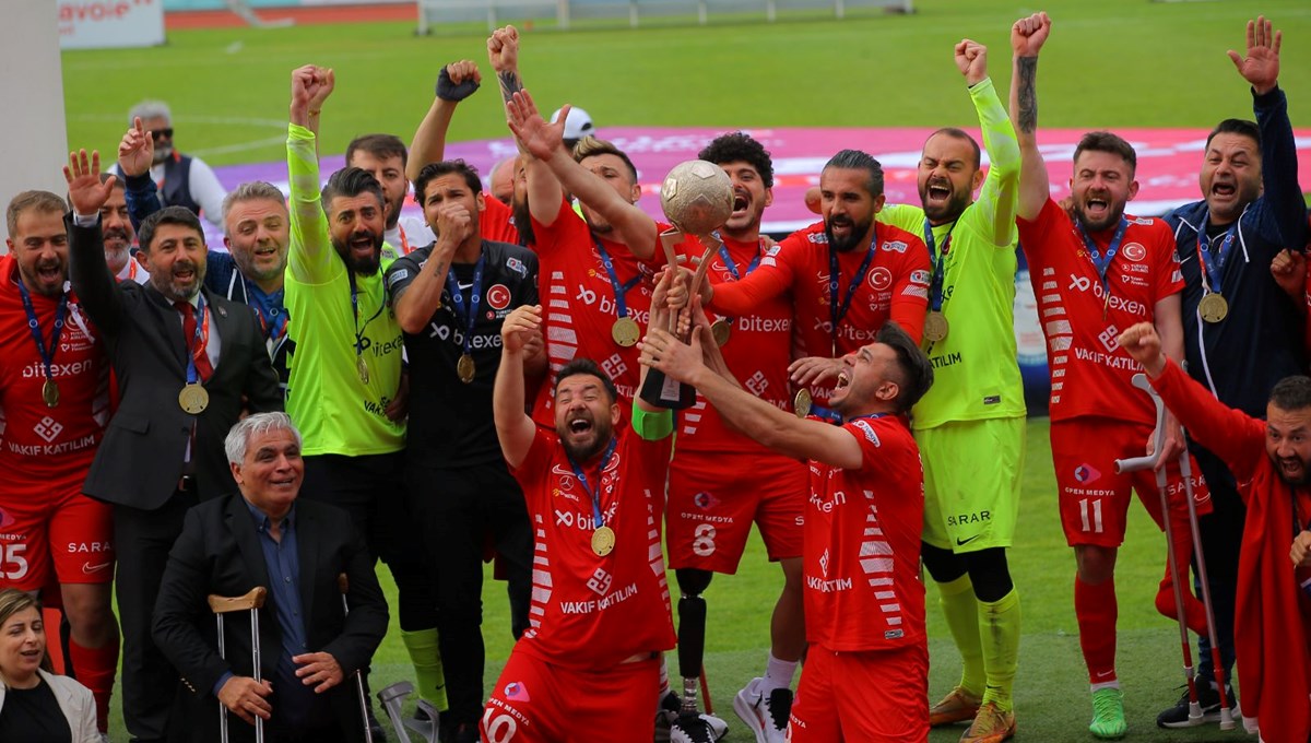 Ampute Milli Futbol Takımı üst üste 3'üncü kez Avrupa şampiyonu oldu Ampute Milli Futbol Takımı üst üste 3'üncü kez Avrupa şampiyonu oldu