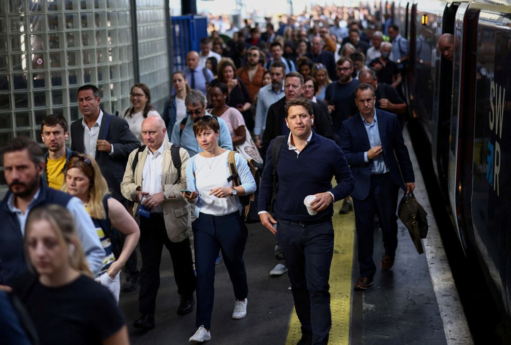 Son 30 yılın en büyük grevi: Ulaşım felç oldu - 3