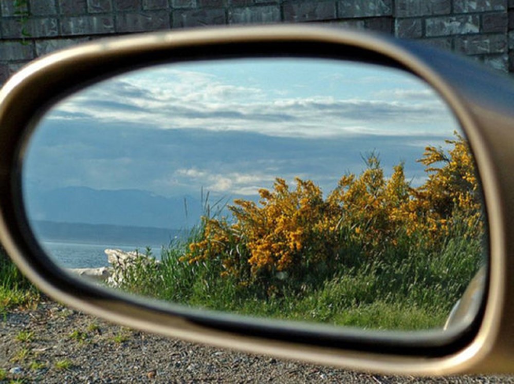 With mirror view. Виды зеркал. Море в зеркале авто. Красивые автомобильные зеркала. Зеркало и объект.