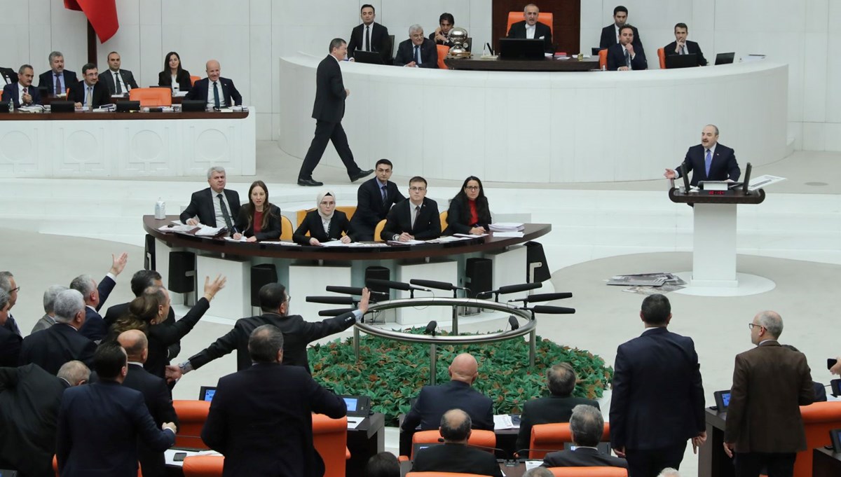 Meclis'te tansiyon yine yükseldi Meclis'te tansiyon yine yükseldi