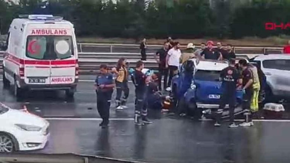 TEM'de 8 araç birbirine girdi: 2 ölü, 4 yaralı - 4