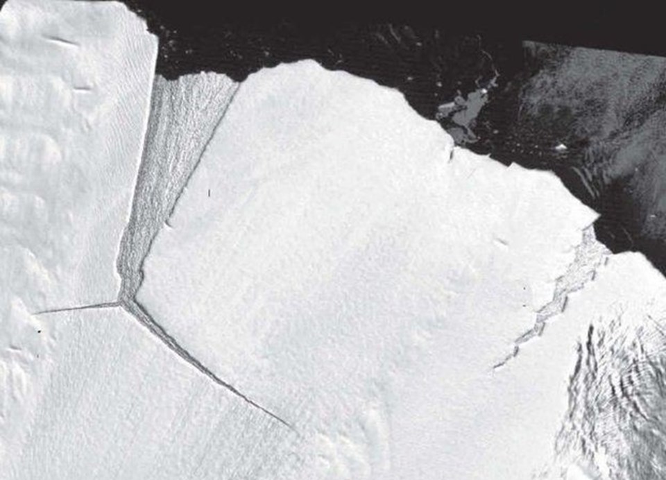 Antarktika'dan 315 milyar tonluk buz dağı koptu - 1