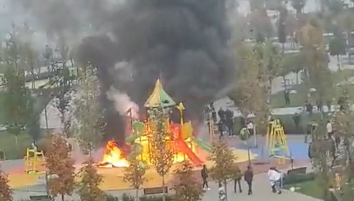 Gaziantep'te çocuk parkı yakıldı: 9 PKK şüphelisi gözaltında Gaziantep'te çocuk parkı yakıldı: 9 PKK şüphelisi gözaltında