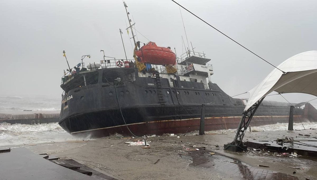 NTV ekibi fırtınanın vurduğu Zonguldak'ta: Batan geminin 12 kişilik mürettebatı kayıp NTV ekibi fırtınanın vurduğu Zonguldak'ta: Batan geminin 12 kişilik mürettebatı kayıp