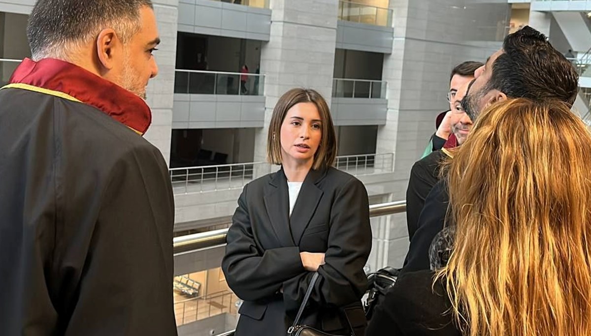 Buse Terim'i sinirlendiren soru! (Seçil Erzan'ın dolandırıcılık davası) Buse Terim'i sinirlendiren soru! (Seçil Erzan'ın dolandırıcılık davası)