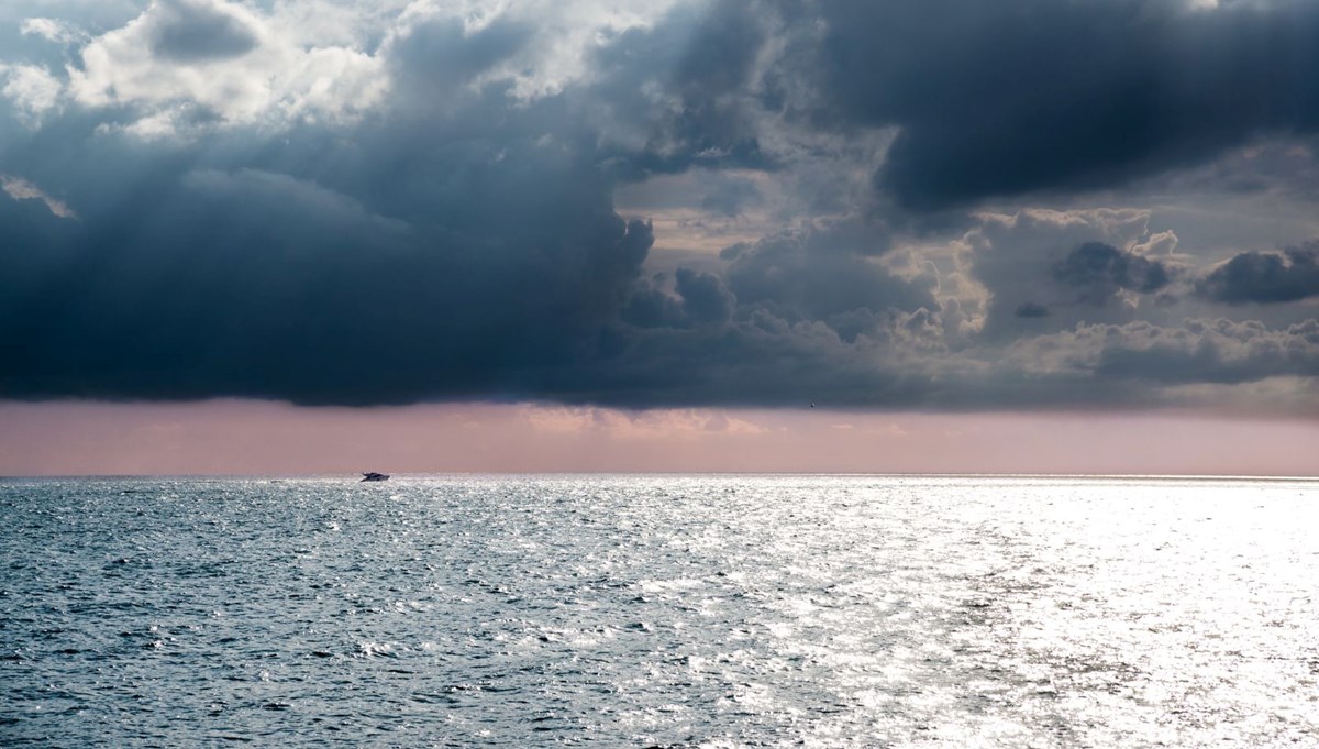 Karadeniz'de deniz mayını patladı