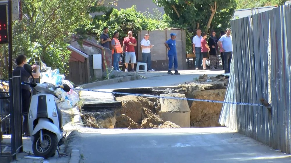 Sarıyer'de yol çöktü - 14