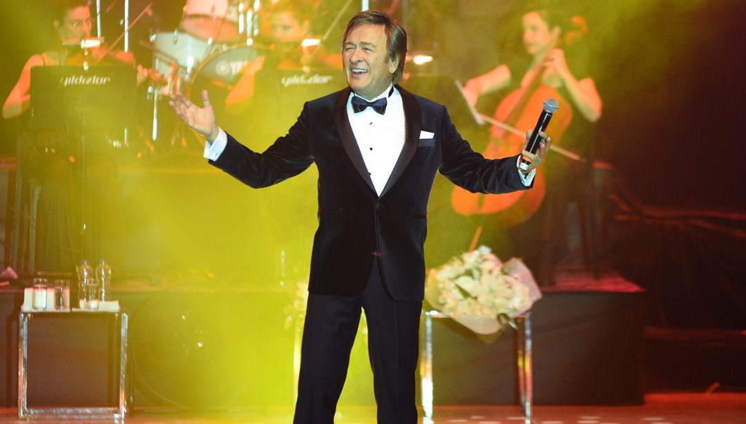 Erol Evgin'den 50. yıla görkemli final Erol Evgin'den 50. yıla görkemli final