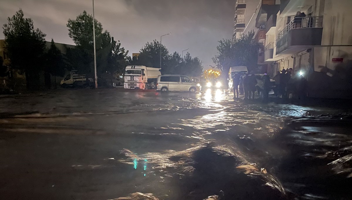 Batman'da sele kapılan bir kadın öldü, kayıp 3 çocuk aranıyor