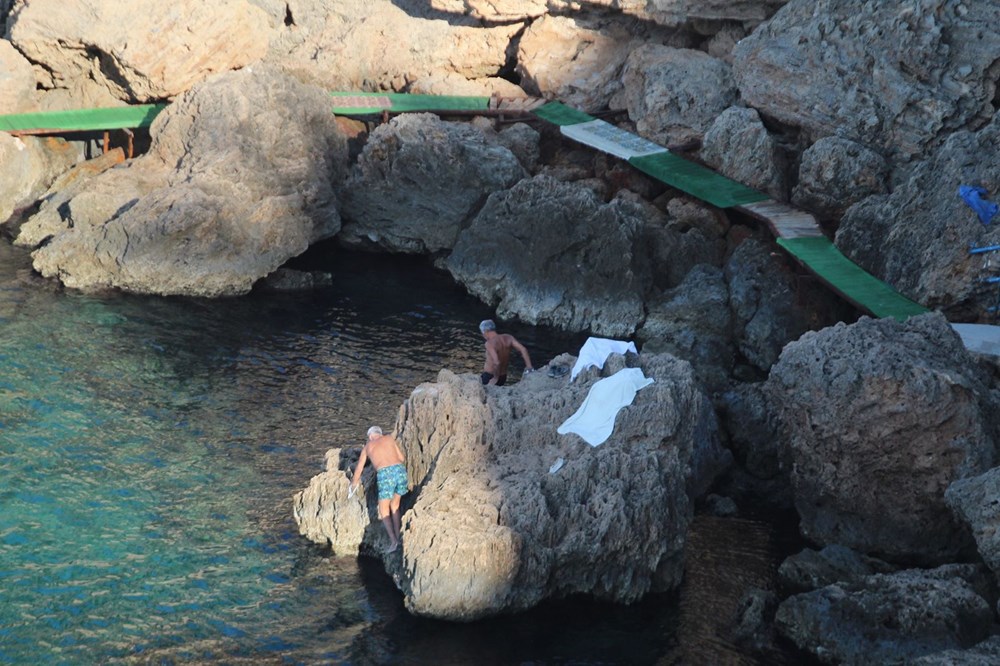 Falezlerde 300 kilogramlık kayanın altında feci ölüm - 8