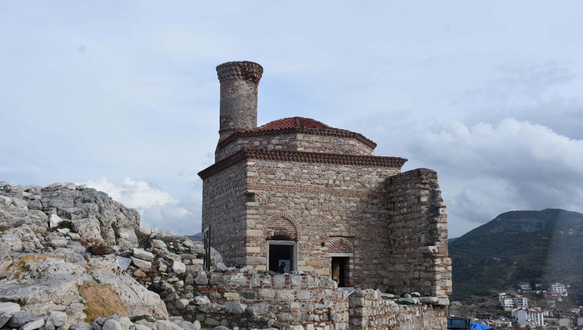 Efes'in ilk yerleşim yeri Ayasuluk Tepesi'ndeki cami restore ediliyor Efes'in ilk yerleşim yeri Ayasuluk Tepesi'ndeki cami restore ediliyor