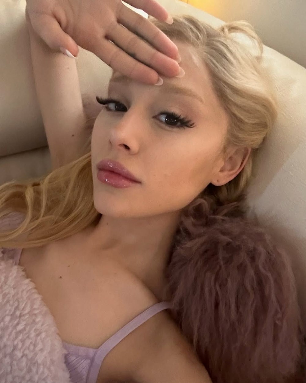 Ariana Grande'den 32'nci yaşına özel poz - 2