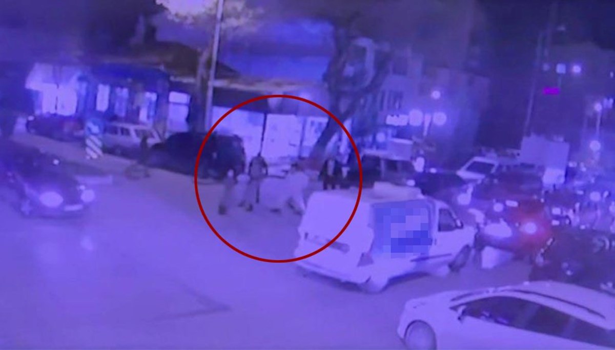 Astsubay trafikte tartıştığı genci tabancayla bacağından yaraladı Astsubay trafikte tartıştığı genci tabancayla bacağından yaraladı