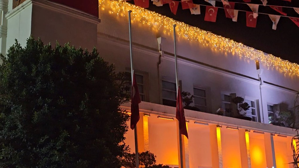 Türkiye'de bayraklar yarıya indirildi - 6