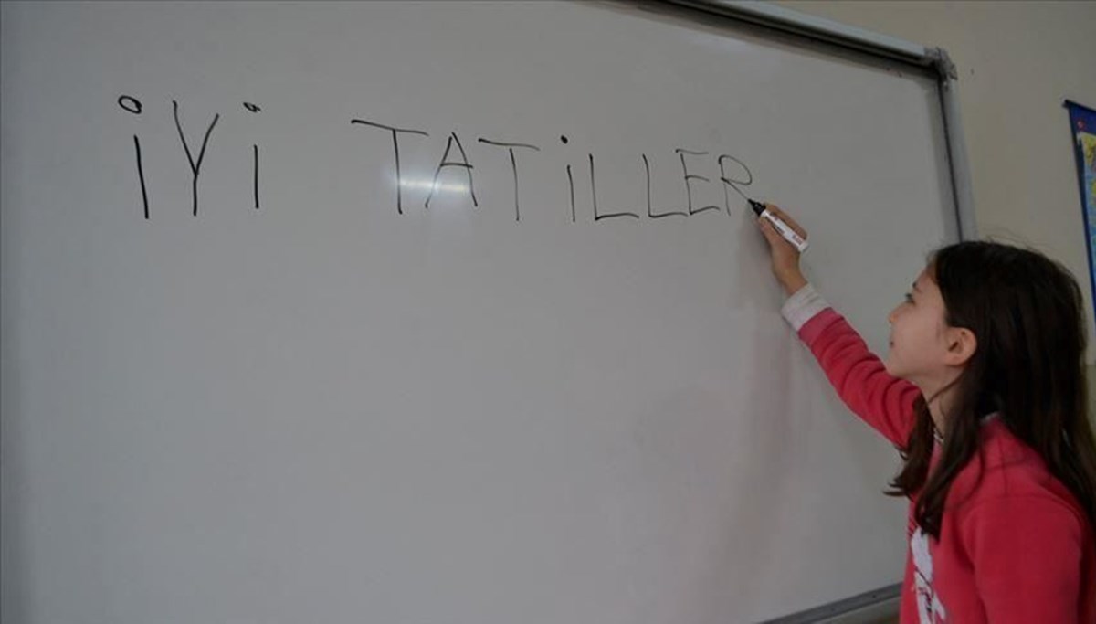 Bakan Tekin'den öğrencilere tatil mesajı