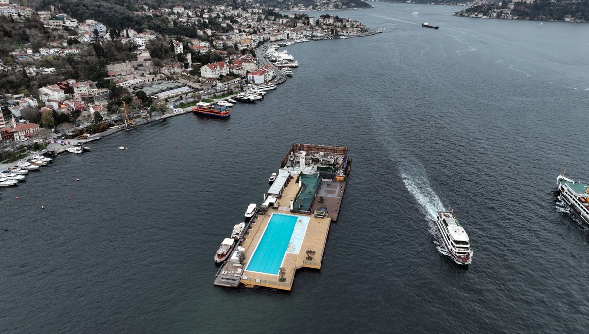 Galatasaray Adası’nın atıl kısmı reklam panolarıyla kapatıldı