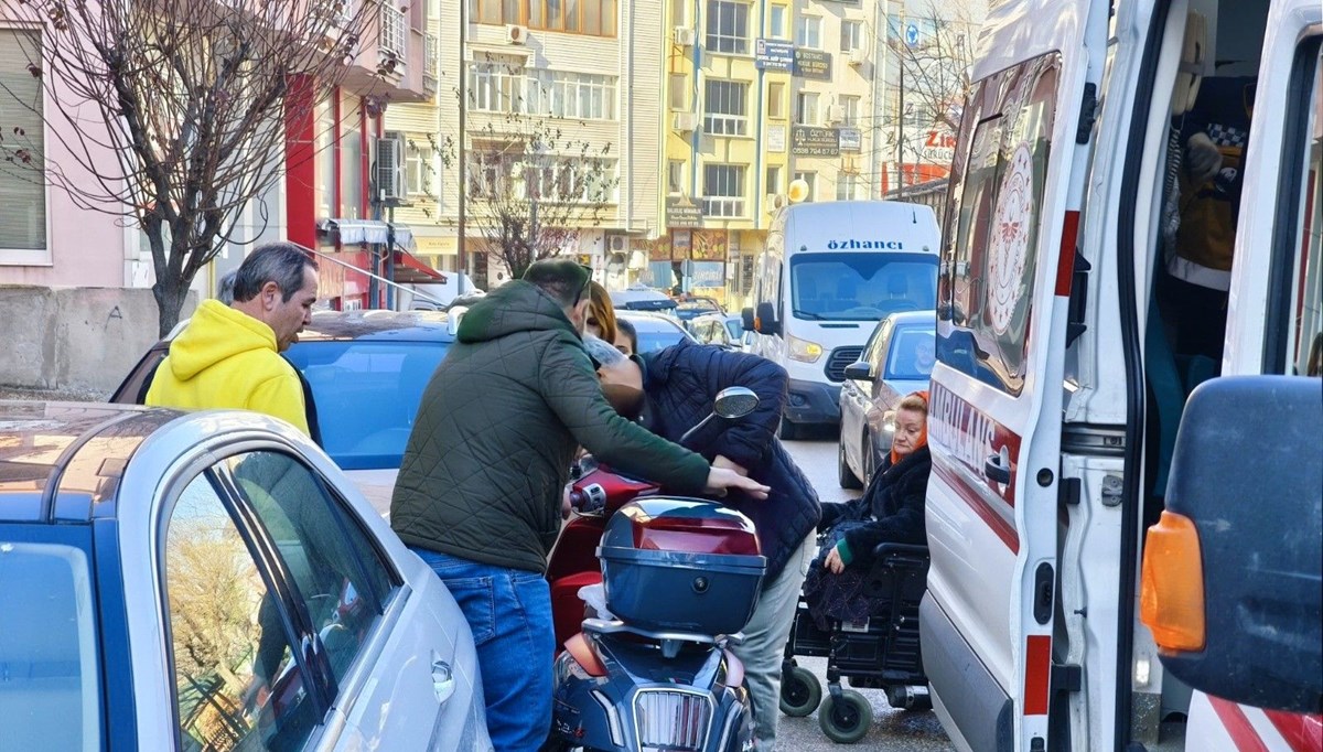Kontrolden çıkan motosiklet devrildi: 1 yaralı Kontrolden çıkan motosiklet devrildi: 1 yaralı