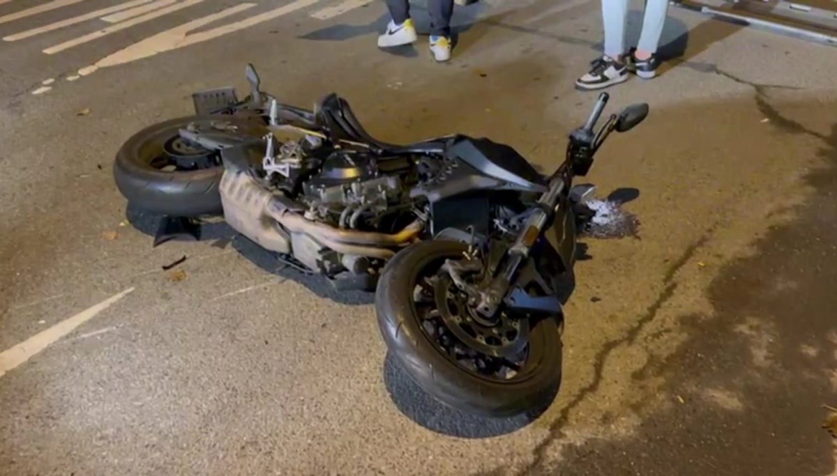 Kadıköy'de motosiklet kazası: Metrelerce sürüklendi