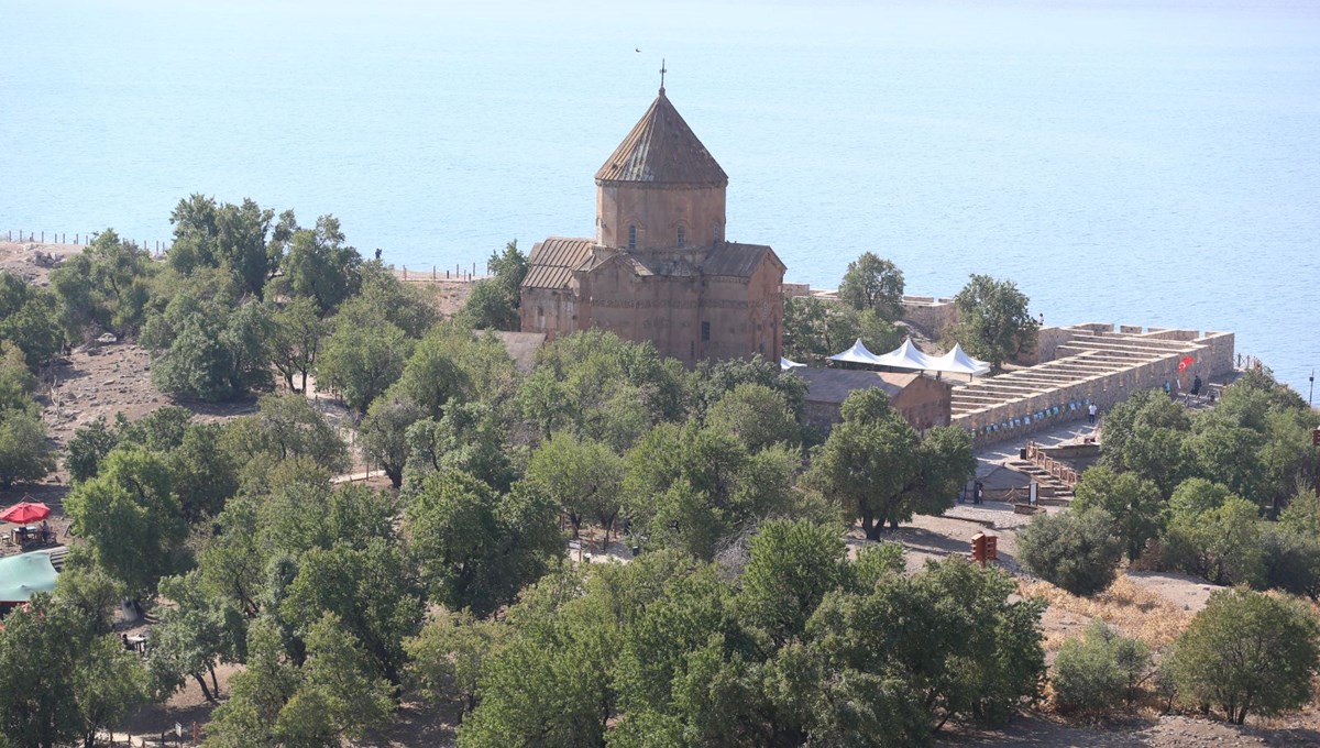 Akdamar Kilisesi'ndeki 12. ayin başladı