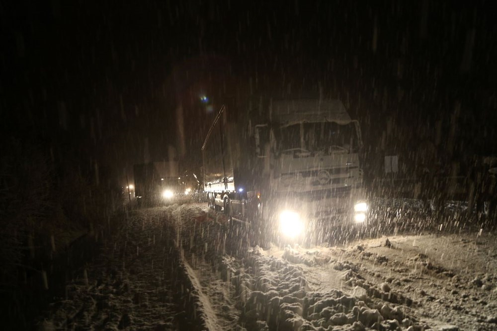 Sivas-Tokat karayolu yoğun kar yağışı dolayısıyla trafiğe kapandı - 13