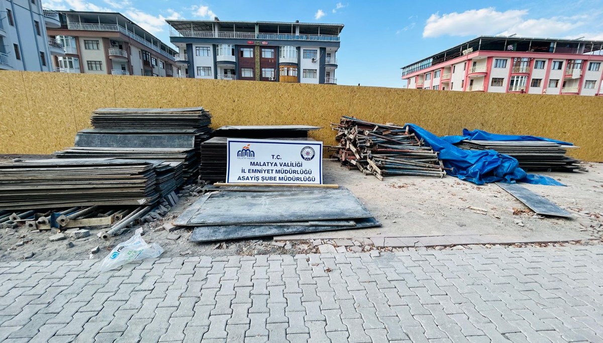 Malatya'da inşaat malzemesi çalan 4 kişi tutuklandı Malatya'da inşaat malzemesi çalan 4 kişi tutuklandı