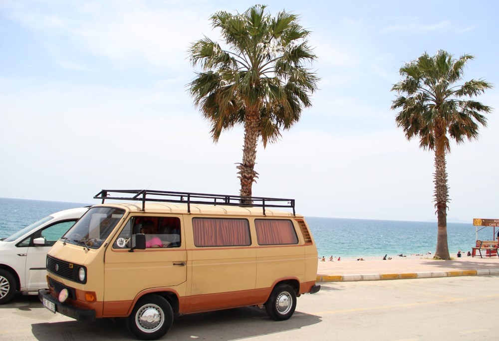 Klasik otomobil ile karavan hayalini birleştirdi, evi karavanı oldu - 3