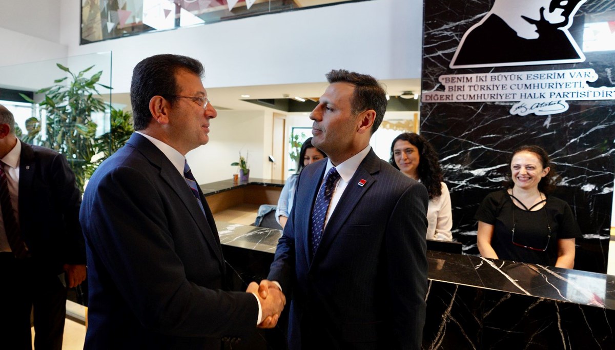 İmamoğlu’ndan CHP İl Başkanı Özgür Çelik’e tebrik ziyareti İmamoğlu’ndan CHP İl Başkanı Özgür Çelik’e tebrik ziyareti