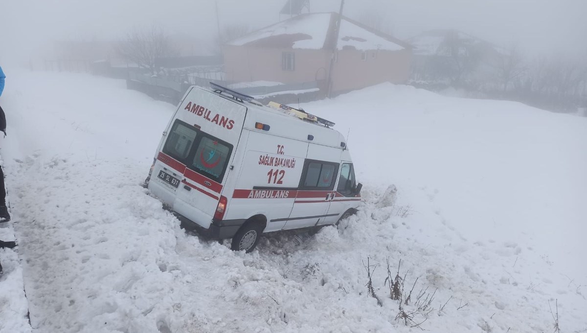 Bingöl'de ambulans şarampole düştü: 6 yaralı Bingöl'de ambulans şarampole düştü: 6 yaralı