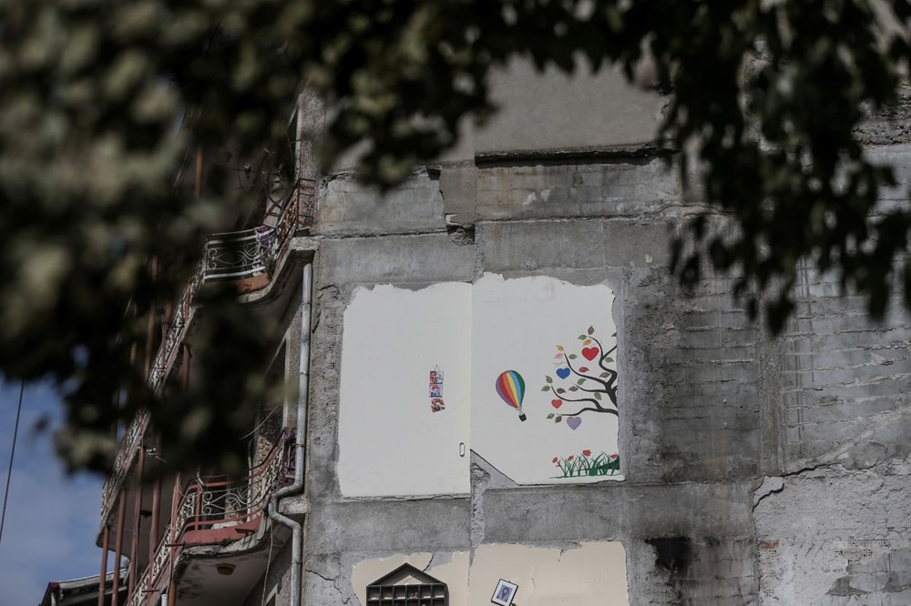 Hatıralar yan binanın duvarında asılı kaldı - 8