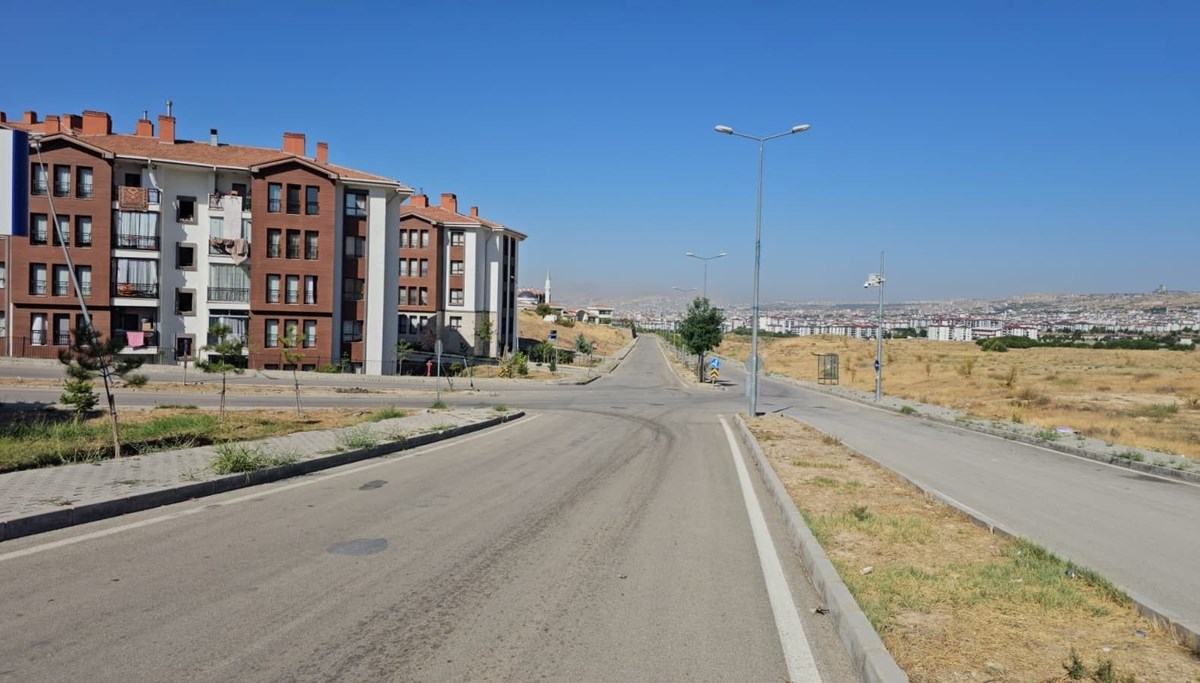 Sıcaklık 40 dereceye yaklaştı: Caddeler boş kaldı